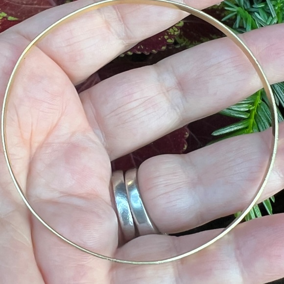 VINTAGE EUROPEAN 14K YELLOW GOLD ORNATE DESIGN BANGLE BRACELET GREAT STACKING - Picture 4 of 16